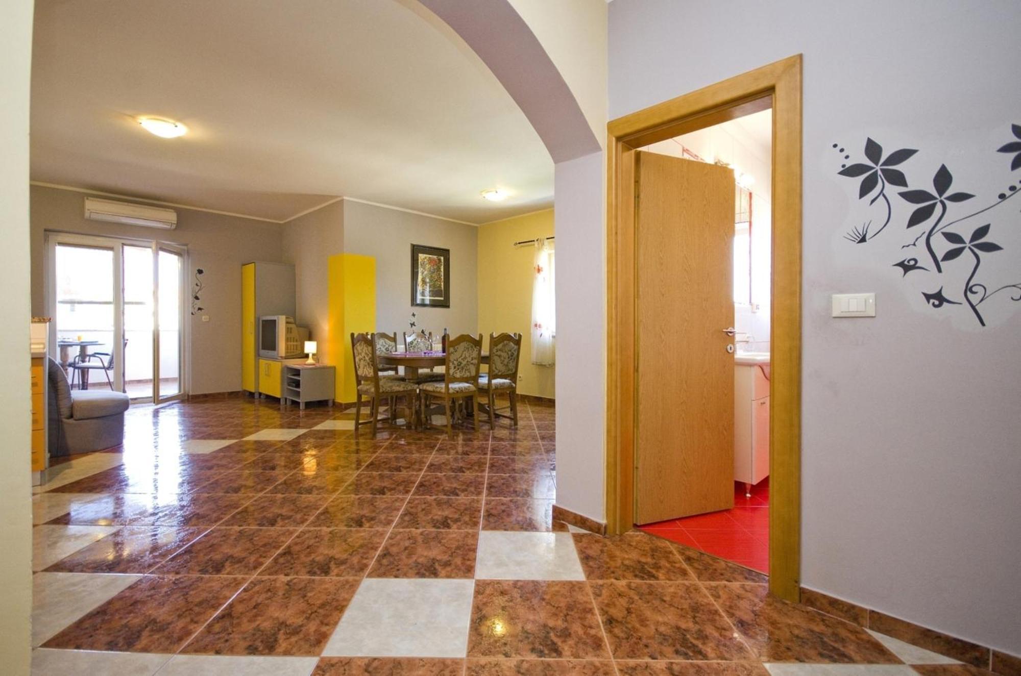 Apartment And Room Marlen Rovinjsko Selo Quarto foto