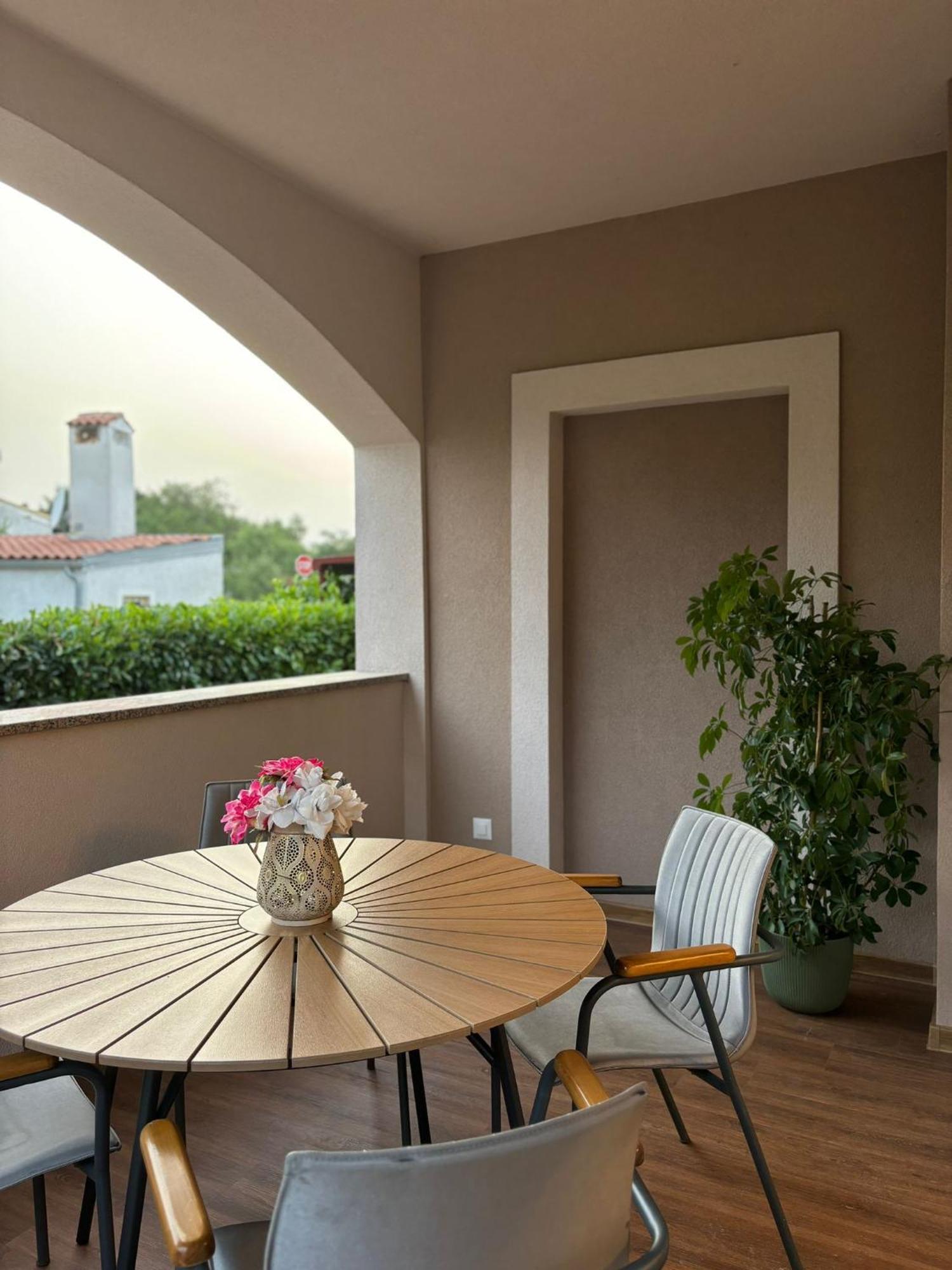 Apartment And Room Marlen Rovinjsko Selo Exterior foto
