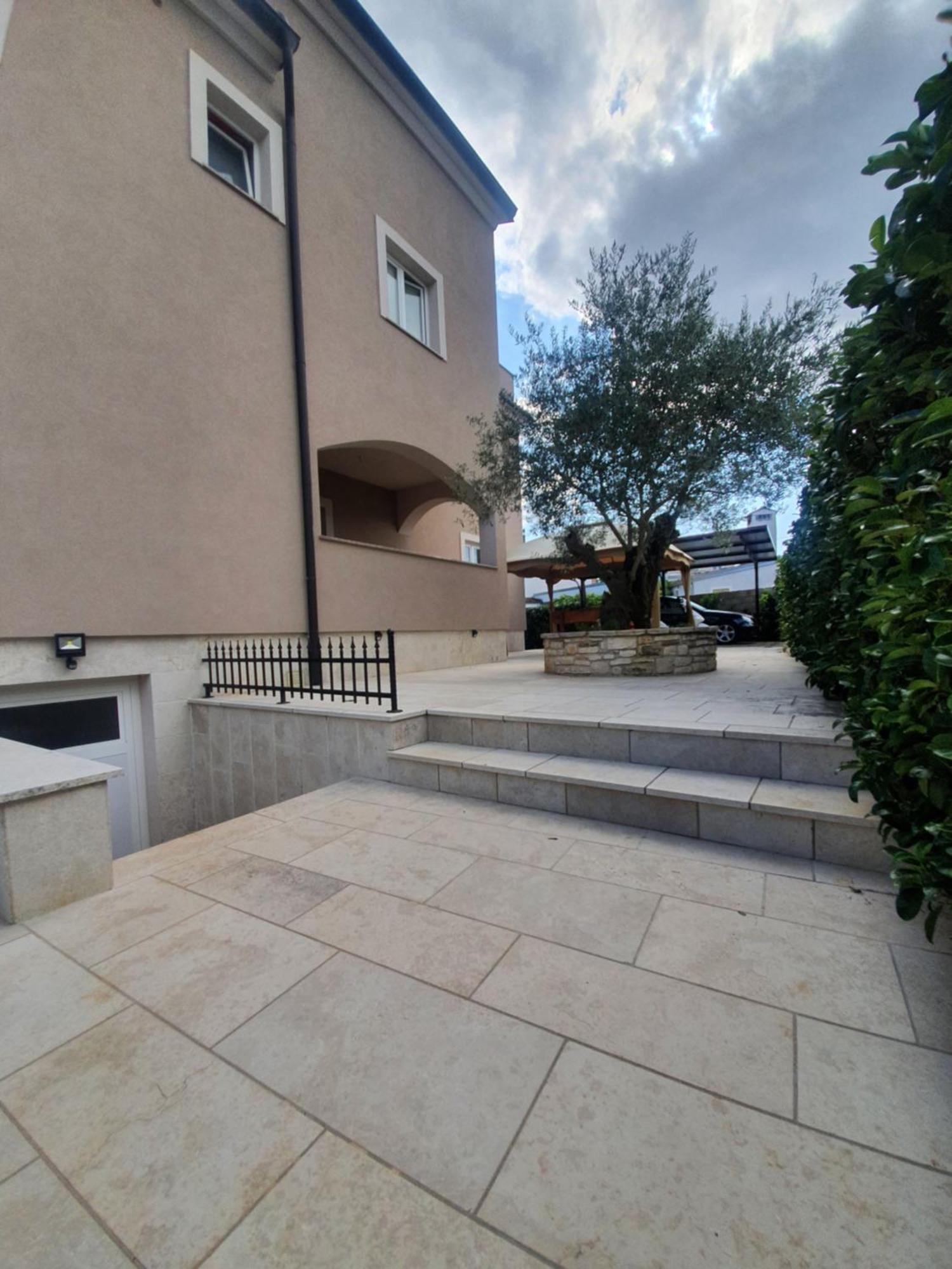 Apartment And Room Marlen Rovinjsko Selo Exterior foto